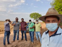 Vereadores visitam zona rural juntamente com o Prefeito Oséias e Secretário de Obras Arley Valadares.